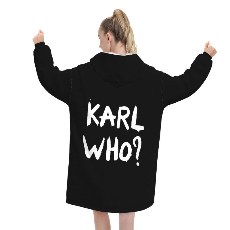 Karl Who Slogan Black Wearable - Sherpa Hoodie Fleece recension och pris